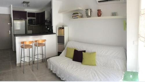 2 rooms & garden in Juan les Pins