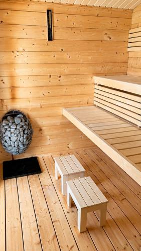 Saun, Luxury family house "Berg" with outdoor sauna, hot tub and lake view in Ovre Ramse
