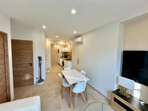 Quiet & air-conditioned apartment 5 minutes from Dijon in Шенов