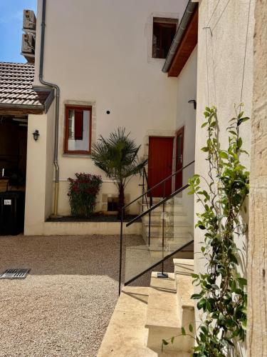 Quiet & air-conditioned apartment 5 minutes from Dijon in Шенов