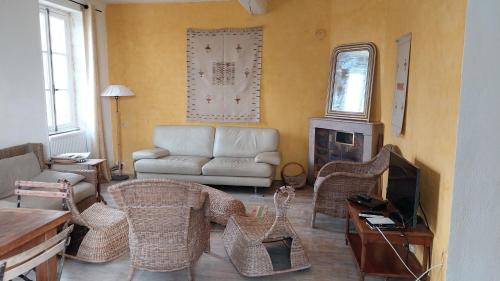 Koplietošanas atpūtas telpa ar TV, Gîte de Vieilles Roches (Gite de Vieilles Roches) in Saint-Martin-du-Tartre
