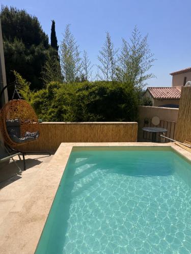 Maison village provençal gîte à louer Éguilles