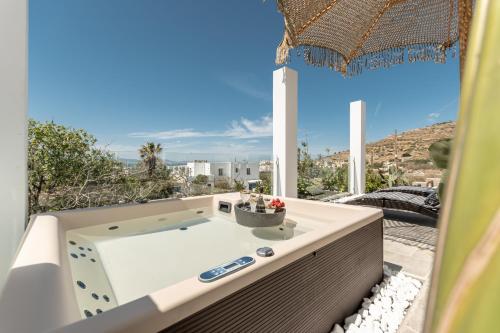 Hot tub, Mythodea Luxury Villa Ι Sunset Horizon & Jacuzzi in Agkidia