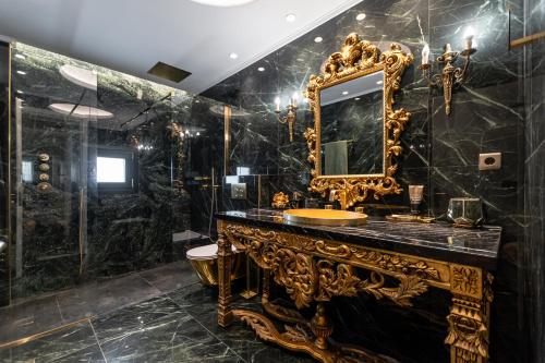 Shower, Mythodea Luxury Villa Ι Sunset Horizon & Jacuzzi in Agkidia