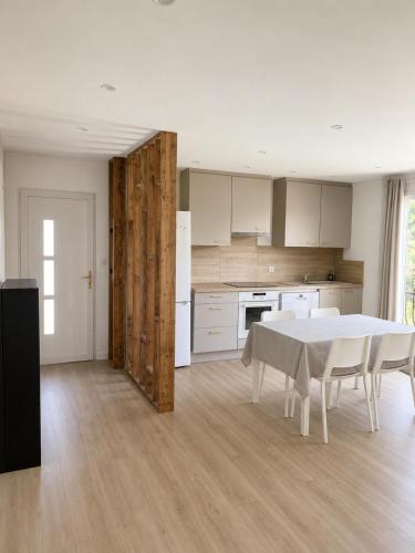 Appartement indépendant avec piscine - Location saisonnière - Grimaud