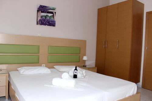 2 bedrooms, 5 beds
