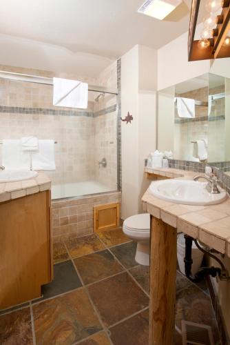 2 bedrooms, 3 beds