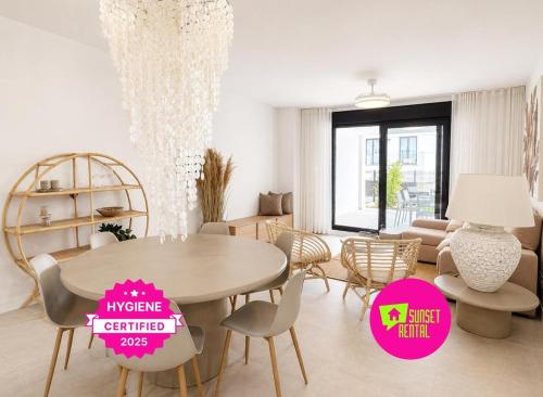 Chic and elegant apartment with pool and terrace in Estepona Bayside
