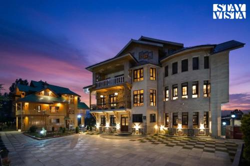StayVista at Lakeside Panorama with Lawn & Wi-Fi - Srinagar