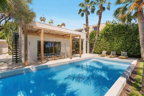 Villa design with pool and mini-golf, 6 people