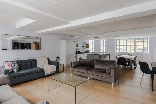 Clerkenwell 3-Bed Apartment - Lift - Sleeps 8, Londyn