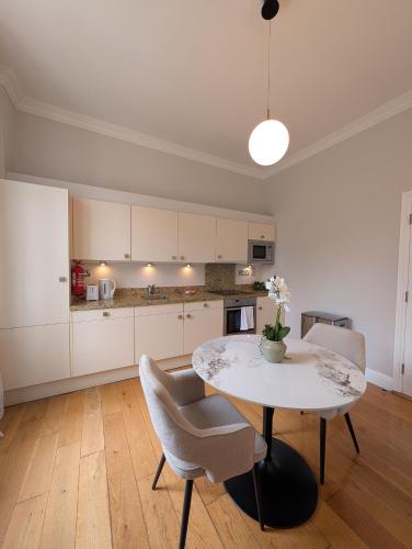 Crawford House - ScholarLee Living Apartments 5