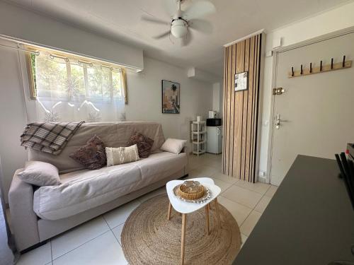 Studio cosy terrasse front mer