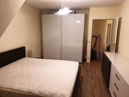 Apartment Sleeps 6 with Garden & Balcony - image 3