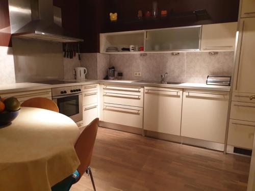 Apartment Sleeps 6 with Garden & Balcony - image 14