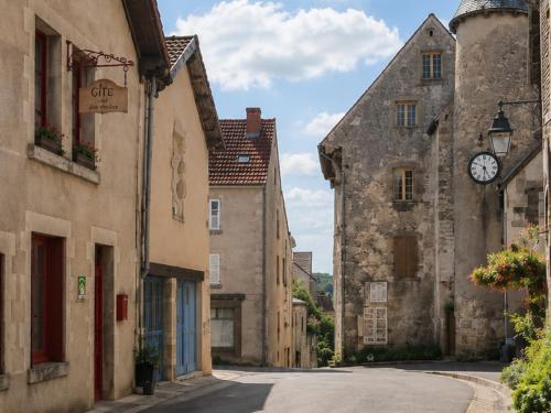 . Maison médiévale en Berry avec cour privative et tout inclus