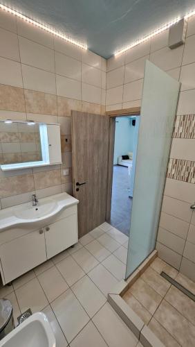 Rhodes City University Suite - image 3