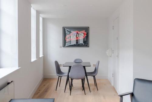 Dolls House - Farringdon - by Frankie Says London 