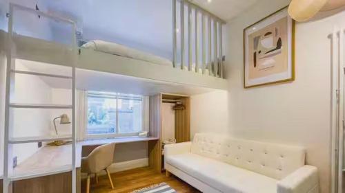 Cozy London Micro Suite W En-suite Perfect for Family Getaway - main image
