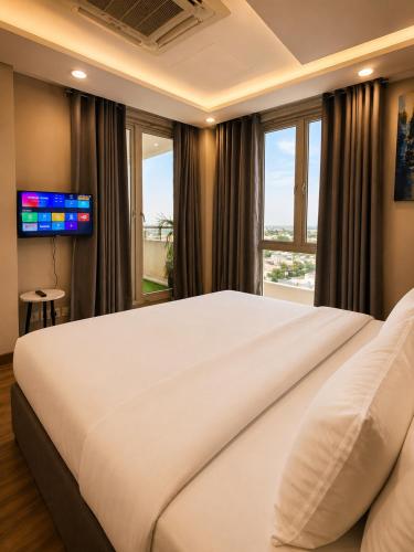 Goldcrest Mall - Luxury One-Bed Apartment by Alvis Suite - image 6
