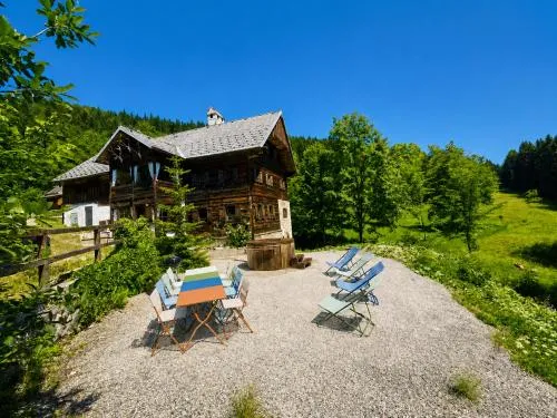 400 year old wooden house in Bad Goisern am Hallstättersee, Österreich