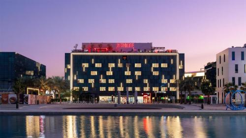 Radisson RED Dubai Silicon Oasis, Дубай