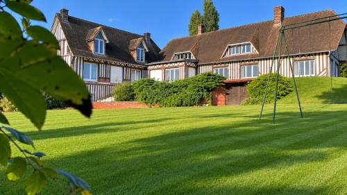 Фасада на хотела, Le Jardin de Villevaudé, proche Disney & Paris (Le Jardin de Villevaude, proche Disney & Paris) in Villevaude (Ile-de-France)