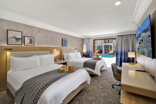Best Western Plus Sunset Plaza Hotel - image 11