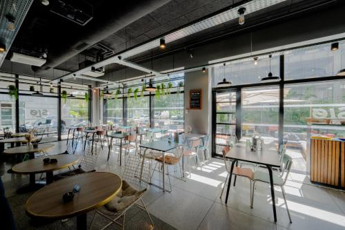 Restaurant, SLO HOSTEL BORDEAUX  in Bordeaux