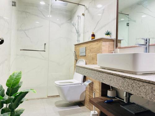 Gold Crest Mall Executive Serviced Apartments DHA Phase 4 - LMY Stays Lahore - image 13