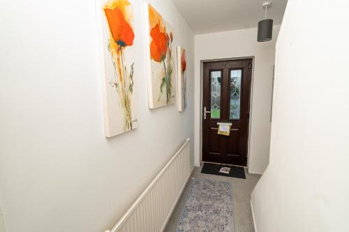 Swansea 3BR Home with Parking & Garden in Pontlliw