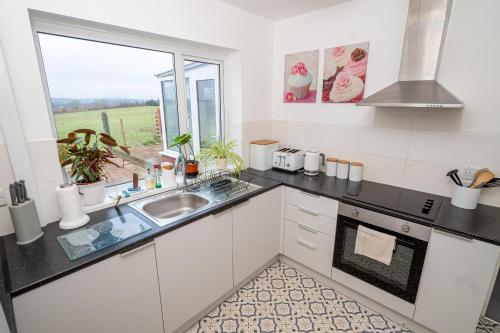 Swansea 3BR Home with Parking & Garden in Pontlliw