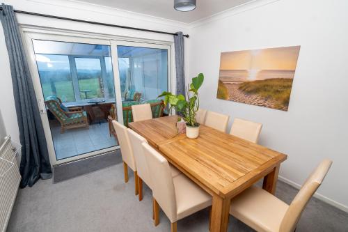 Swansea 3BR Home with Parking & Garden in Pontlliw