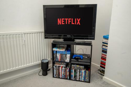 Swansea 3BR Home with Parking & Garden in Pontlliw