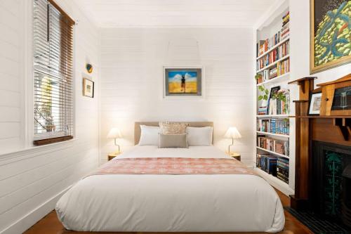 Charming Leichhardt Cottage with BBQ Deck in Leichhardt