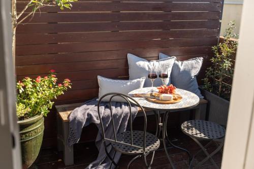 Charming Leichhardt Cottage with BBQ Deck in Leichhardt