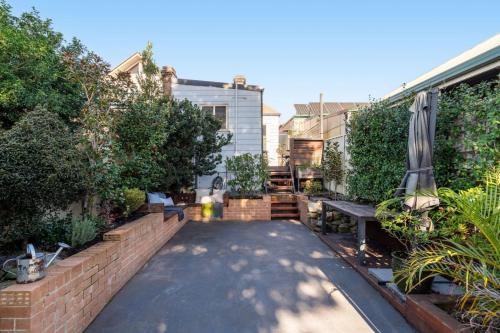Charming Leichhardt Cottage with BBQ Deck in Leichhardt