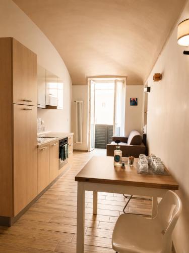 TO - HOLIDAY HOUSE