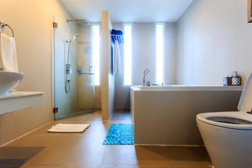 room detail thumbnail 2