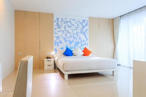 room detail thumbnail 1