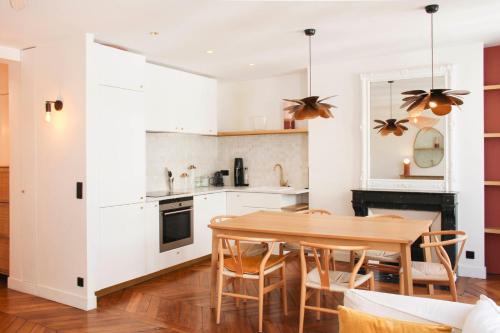 Apartment with balcony in the 9th arrondissement - image 10