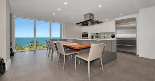 Coral Wave Suite in Key Biscayne (FL)