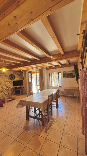 Ételek és italok, L'Escale du Bugey 2 à 4 Pers Parking CNPE et PIPA (L'Escale du Bugey 2 a 4 Pers Parking CNPE et PIPA) in Chazey-sur-Ain