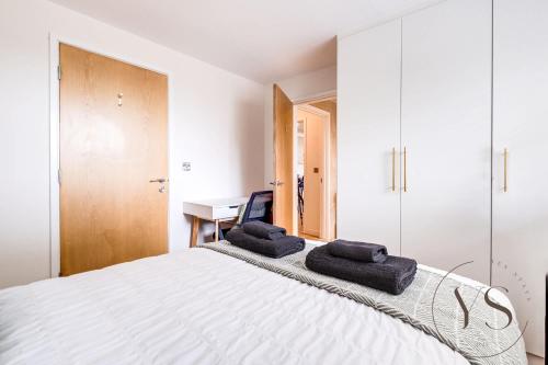 Stylish 4-Bedroom Retreat in Birmingham - image 3