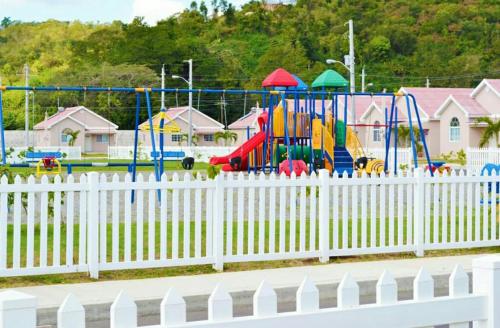 Parque infantil, Caymanas Estate House in Portmore