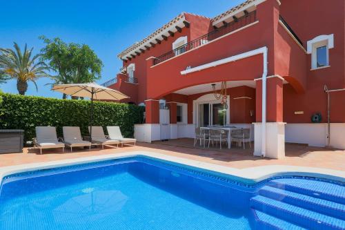 Golf Retreat with BBQ and Private Pool