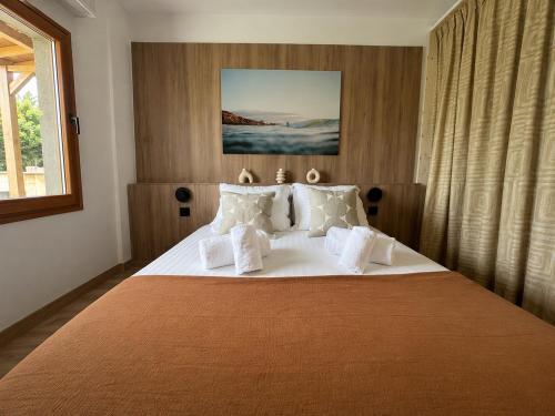 1 queen bed, 1 sofa bed