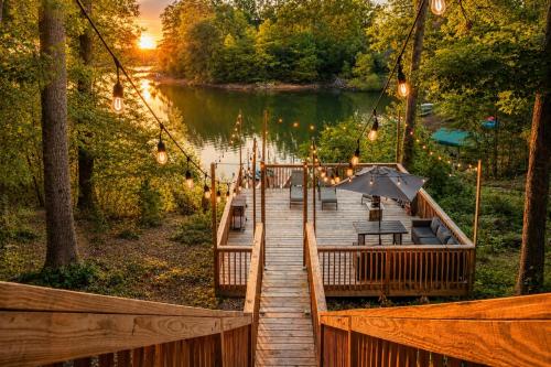 Douglas Lake Cabin with Hot Tub, Golf & Marina Views