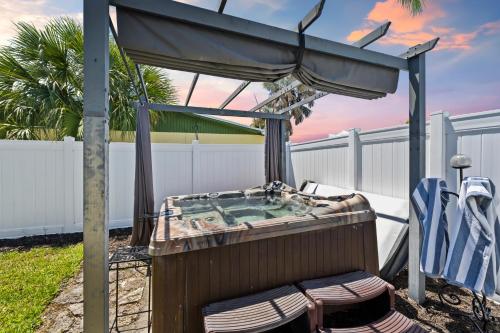 Ambers Jensen Beachhouse with Hot Tub