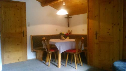Oprema, Simiterhof in Waier